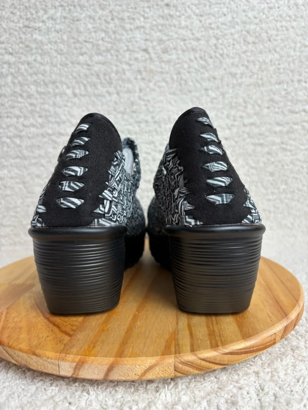 Bernie Mev Shoes Womens 8.5-9 Lulia Wedge Black White Newsprint Woven Mary Jane